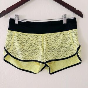 Lululemon Hotty Hot Short Dottie Dash Clarity Yellow Black 28750‎
